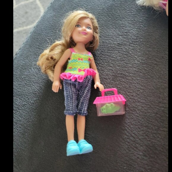 Other - Barbie Friends Viveca with pet lizard